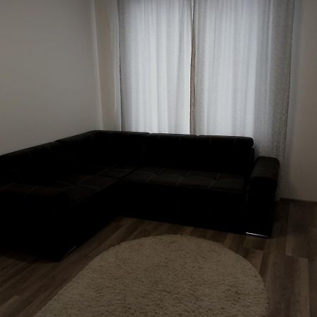 Gil Apartments, On Mynaiska 18 乌日霍罗德 外观 照片