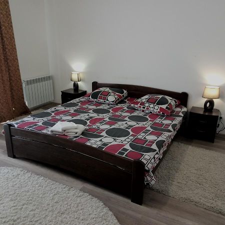 Gil Apartments, On Mynaiska 18 乌日霍罗德 外观 照片