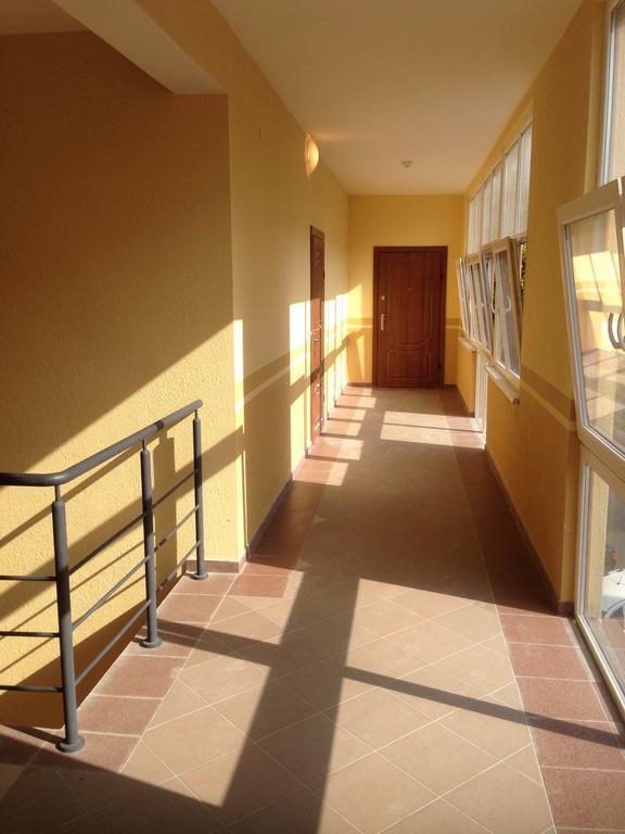 Gil Apartments, On Mynaiska 18 乌日霍罗德 外观 照片