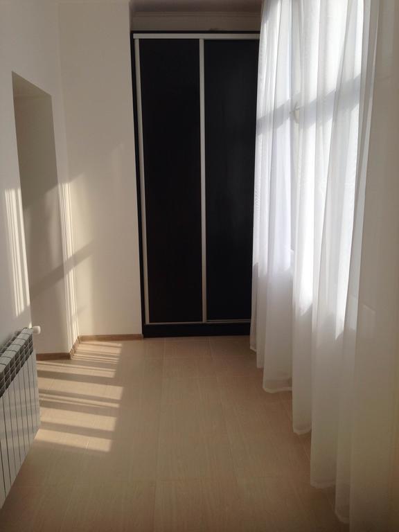Gil Apartments, On Mynaiska 18 乌日霍罗德 外观 照片