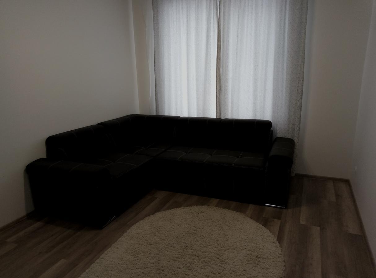 Gil Apartments, On Mynaiska 18 乌日霍罗德 外观 照片