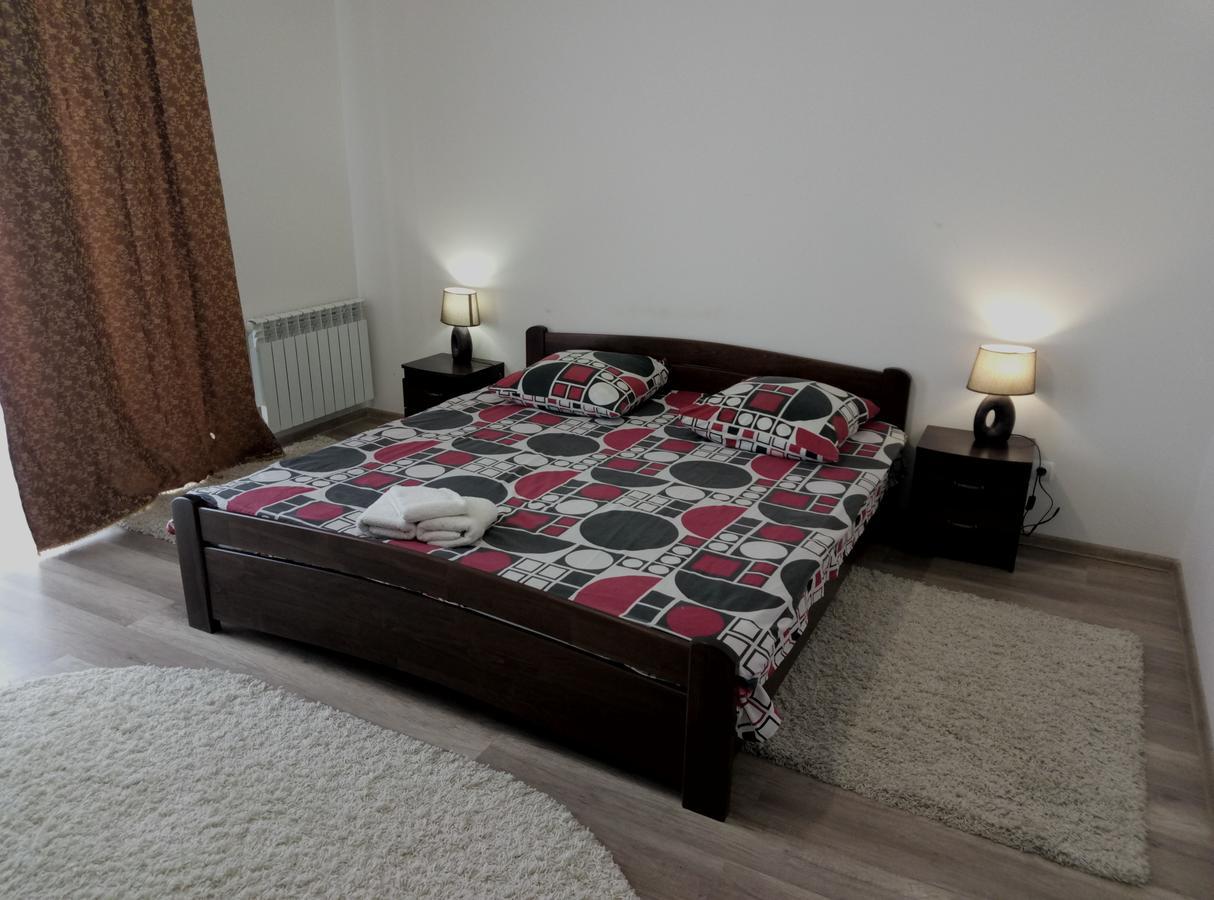 Gil Apartments, On Mynaiska 18 乌日霍罗德 外观 照片