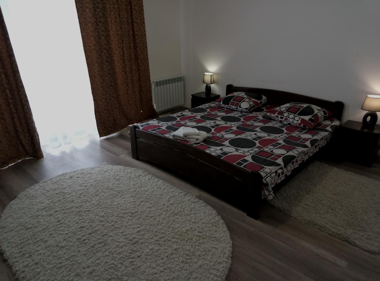 Gil Apartments, On Mynaiska 18 乌日霍罗德 外观 照片